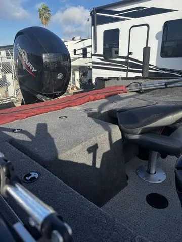 Slide: The Image of Tracker 175 Pro Guide 2022 - 9