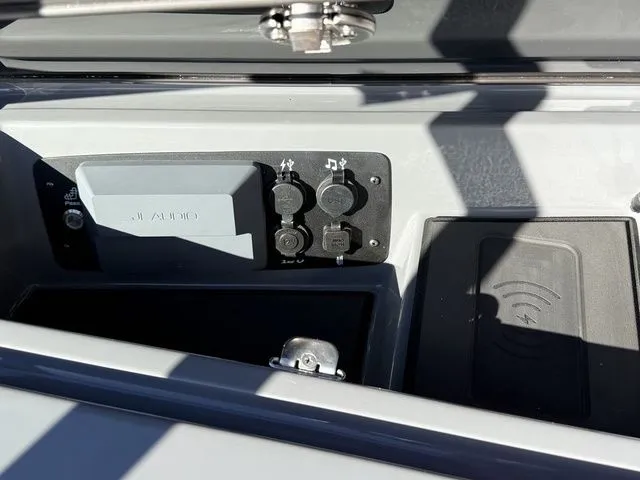 Slide: The Image of Nautique Super Air Nautique GS24 2026 - 22