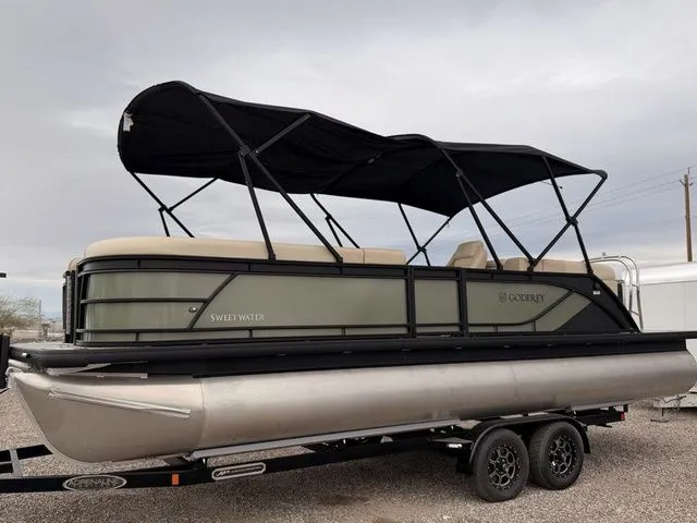 The Image of Godfrey Sweetwater 2286 SB 27" Impact Center Tube Package 2026 - 1