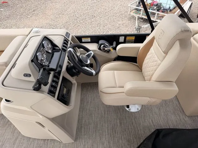 Slide: The Image of Godfrey Sweetwater 2286 SB 27" Impact Center Tube Package 2026 - 10