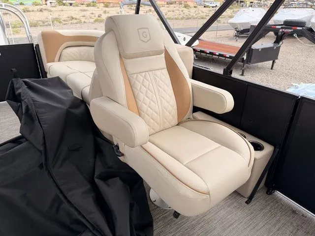 Slide: The Image of Godfrey Sweetwater 2286 SB 27" Impact Center Tube Package 2026 - 8