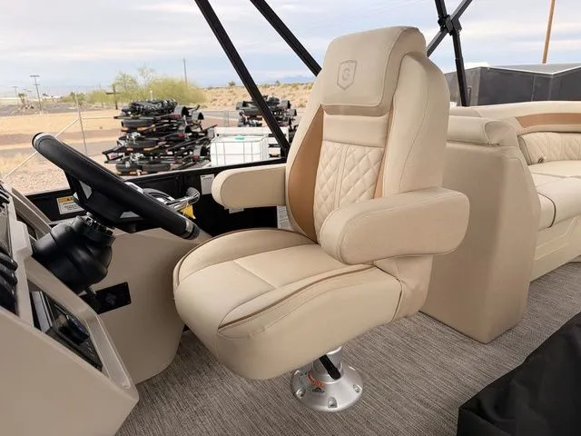 Slide: The Image of Godfrey Sweetwater 2286 SB 27" Impact Center Tube Package 2026 - 9