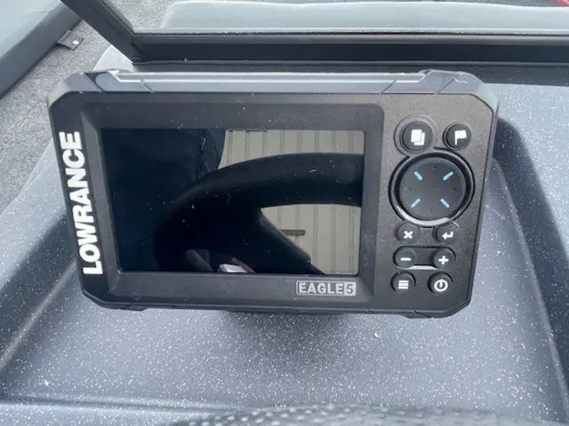 Slide: The Image of Tracker PRV 175CB 2026 - 10