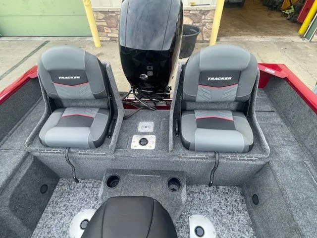 Slide: The Image of Tracker PRV 175CB 2026 - 13