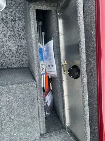 Slide: The Image of Tracker PRV 175CB 2026 - 14