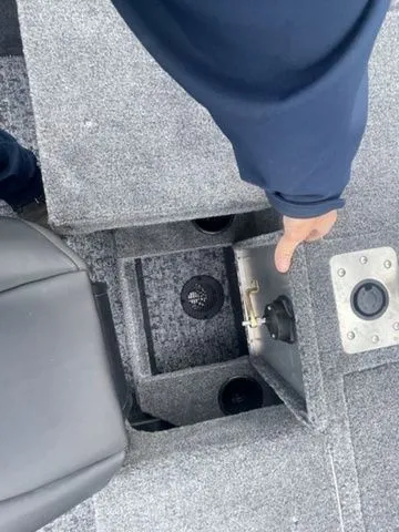 Slide: The Image of Tracker PRV 175CB 2026 - 15