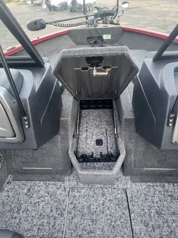 Slide: The Image of Tracker PRV 175CB 2026 - 16