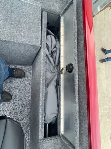 Slide: The Image of Tracker PRV 175CB 2026 - 17