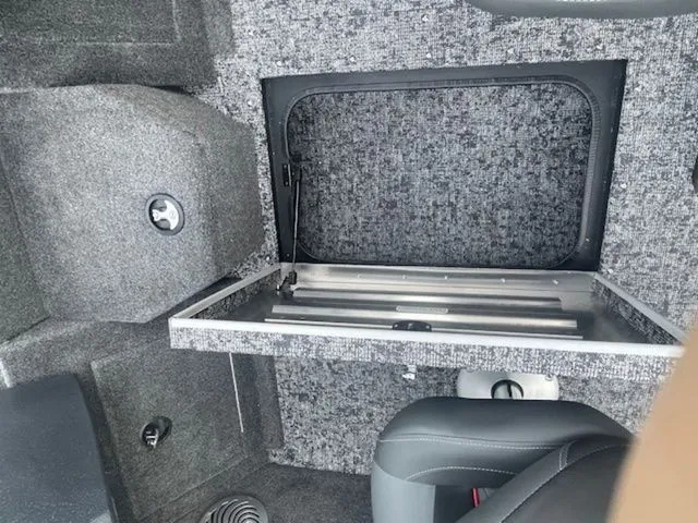 Slide: The Image of Tracker PRV 175CB 2026 - 20