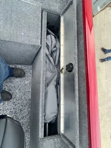 Slide: The Image of Tracker PRV 175CB 2026 - 22