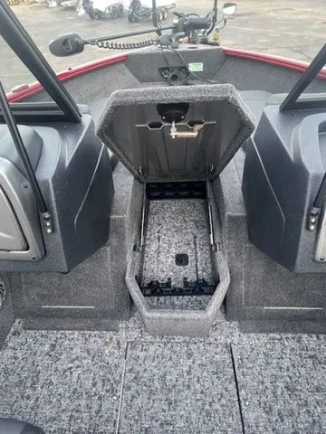 Slide: The Image of Tracker PRV 175CB 2026 - 23