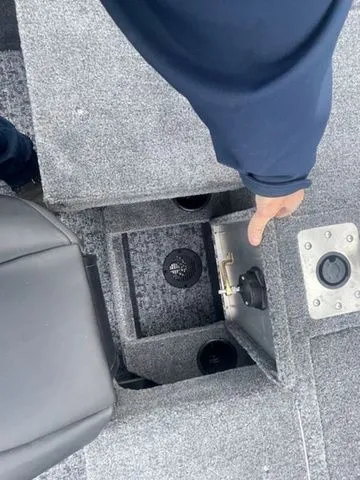 Slide: The Image of Tracker PRV 175CB 2026 - 24