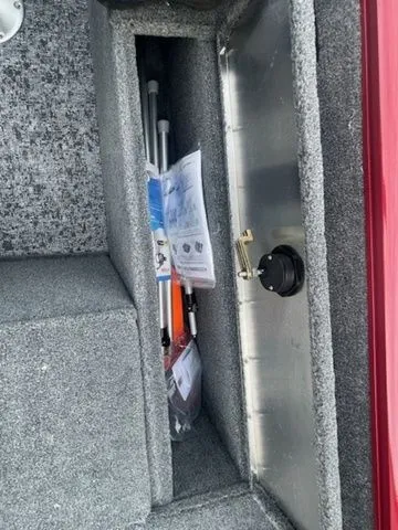 Slide: The Image of Tracker PRV 175CB 2026 - 25