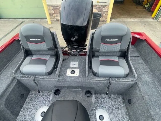 Slide: The Image of Tracker PRV 175CB 2026 - 26