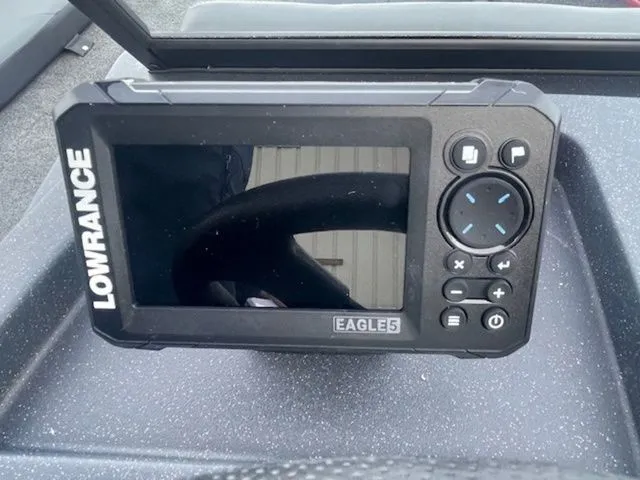 Slide: The Image of Tracker PRV 175CB 2026 - 29