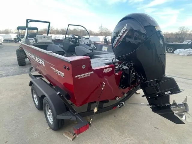 Slide: The Image of Tracker PRV 175CB 2026 - 3