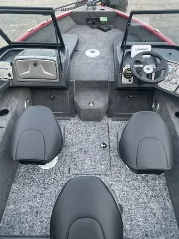 Slide: The Image of Tracker PRV 175CB 2026 - 32