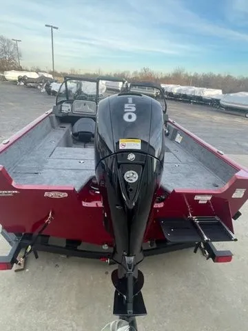 Slide: The Image of Tracker PRV 175CB 2026 - 35