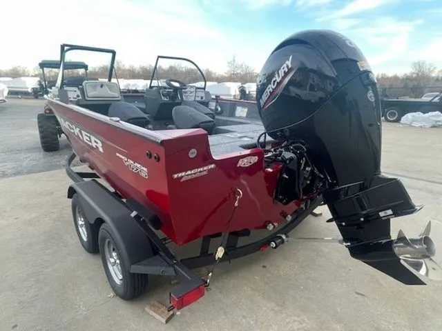 Slide: The Image of Tracker PRV 175CB 2026 - 36