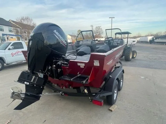 Slide: The Image of Tracker PRV 175CB 2026 - 37