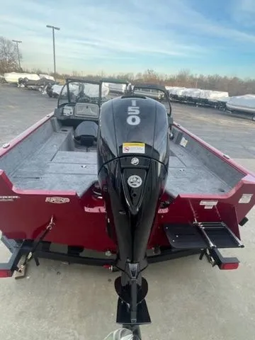 Slide: The Image of Tracker PRV 175CB 2026 - 4