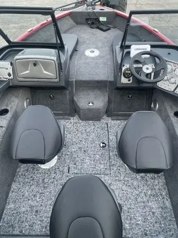 Slide: The Image of Tracker PRV 175CB 2026 - 7