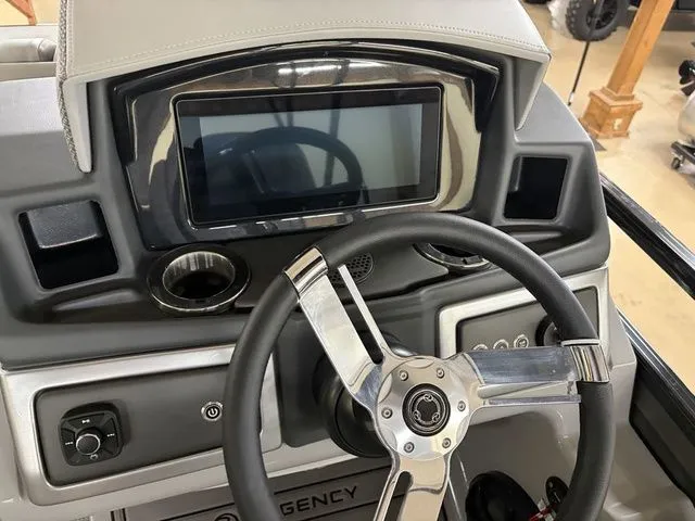 Slide: The Image of Regency 230 LE3 Sport 2025 - 18