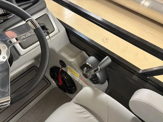 Slide: The Image of Regency 230 LE3 Sport 2025 - 19