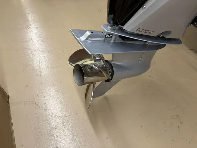 Slide: The Image of Regency 230 LE3 Sport 2025 - 34