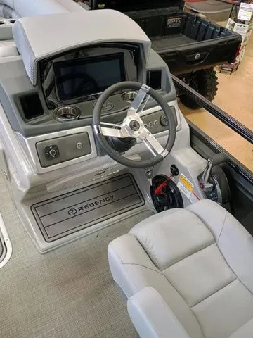 Slide: The Image of Regency 230 LE3 Sport 2025 - 4