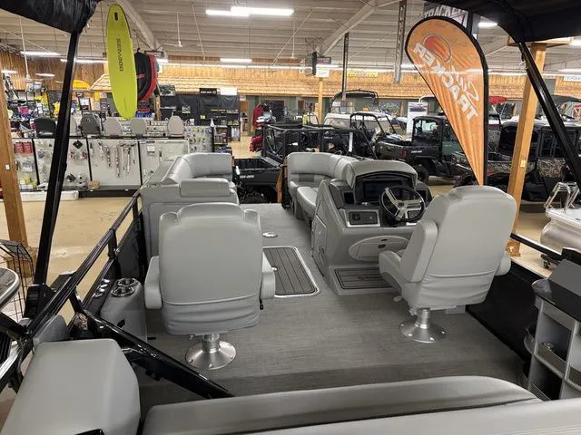 Slide: The Image of Regency 230 LE3 Sport 2025 - 40