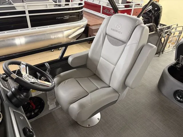 Slide: The Image of Regency 230 LE3 Sport 2025 - 49