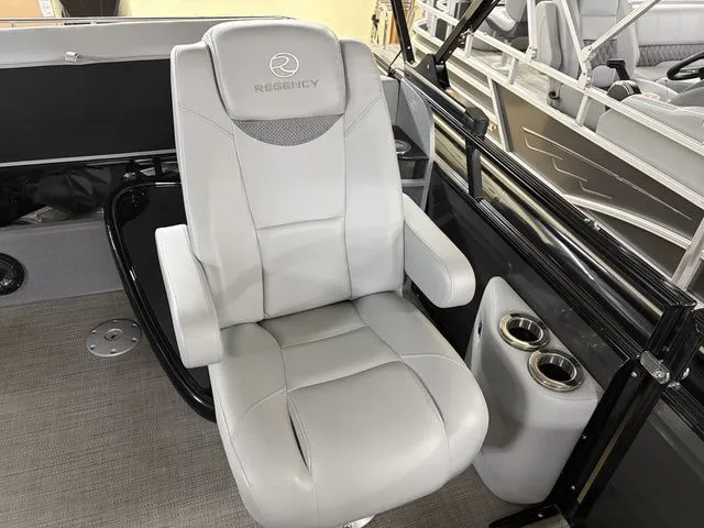 Slide: The Image of Regency 230 LE3 Sport 2025 - 50