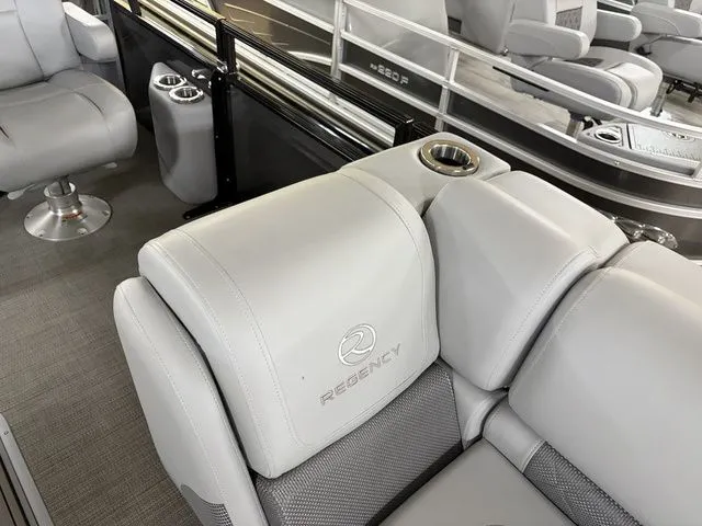 Slide: The Image of Regency 230 LE3 Sport 2025 - 51