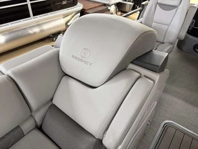 Slide: The Image of Regency 230 LE3 Sport 2025 - 52