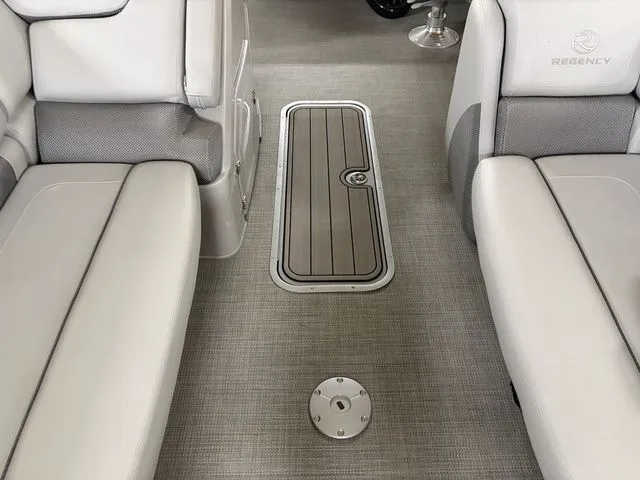 Slide: The Image of Regency 230 LE3 Sport 2025 - 53