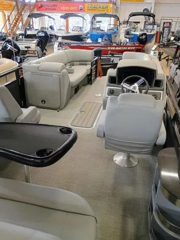 Slide: The Image of Regency 230 LE3 Sport 2025 - 6