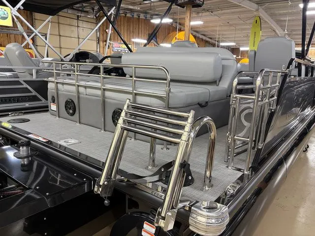 Slide: The Image of Regency 230 LE3 Sport 2025 - 61