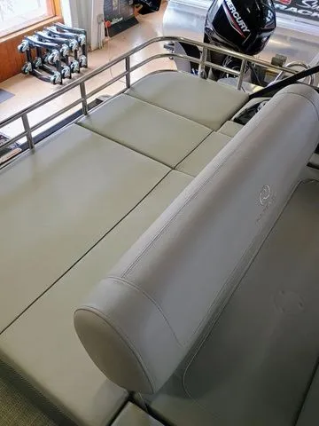 Slide: The Image of Regency 230 LE3 Sport 2025 - 9