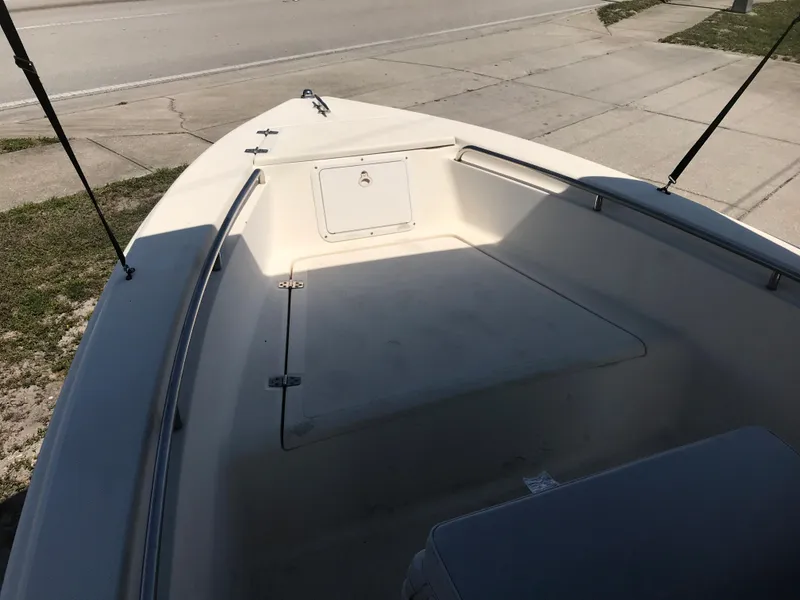 Slide: The Image of Scout 185 Sportfish 2001 boat, bow view on a parking lot. - 15