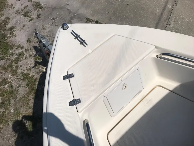 Slide: The Image of Scout 185 Sportfish 2001 boat bow view on trailer. - 16