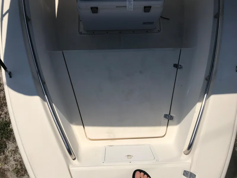 Slide: The Image of Deck of a 2001 Scout 185 Sportfish boat. - 17