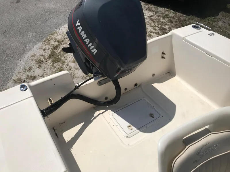 Slide: The Image of Scout 185 Sportfish 2001 with Yamaha engine, interior view. - 21