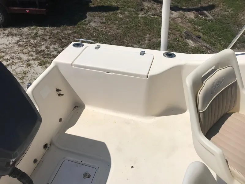 Slide: The Image of Interior of a 2001 Scout 185 Sportfish boat. - 22