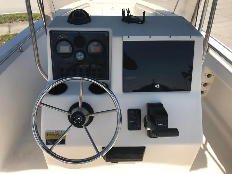 Slide: The Image of Console of a 2001 Scout 185 Sportfish boat. - 24