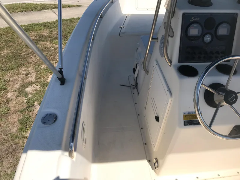 Slide: The Image of Scout 185 Sportfish 2001 helm with steering wheel and instruments. - 26