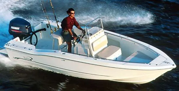 Slide: The Image of Scout 185 Sportfish 2001 on water with driver. - 27