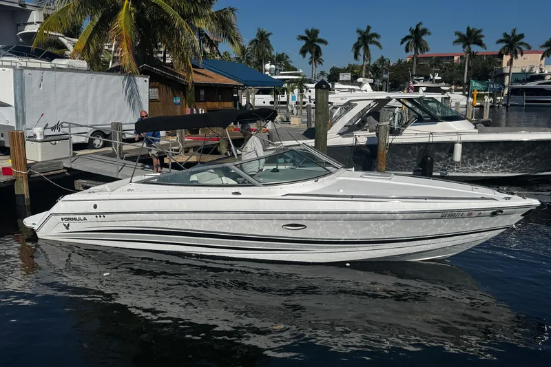 The Image of 2004 Formula 280 Sun Sport boat docked at marina with palm trees. - 0