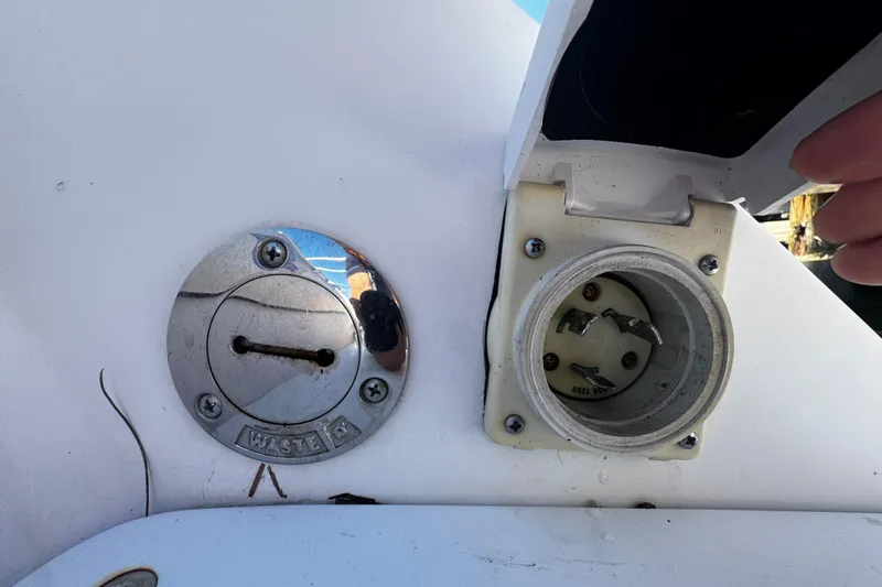 Slide: The Image of 2004 Formula 280 Sun Sport waste and power connections on boat exterior. - 16