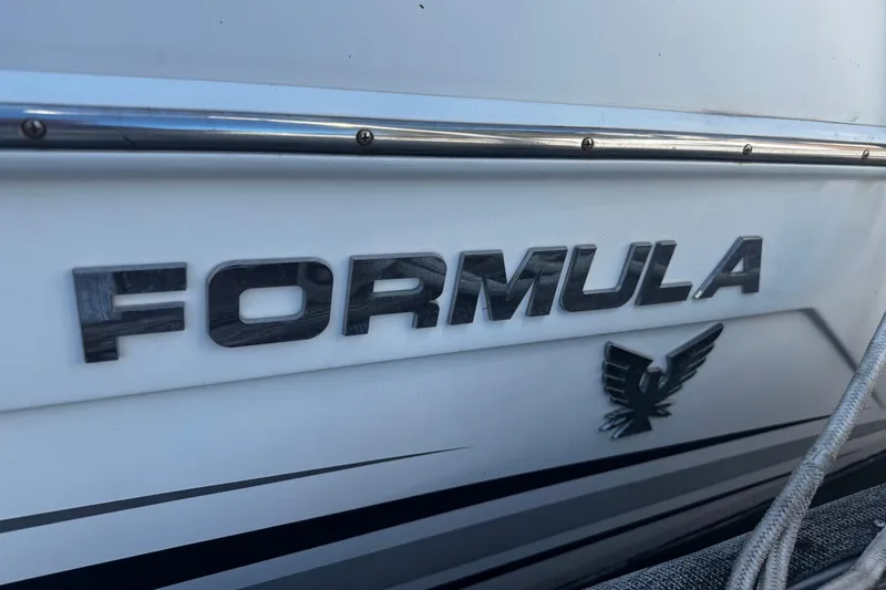 Slide: The Image of 2004 Formula 280 Sun Sport boat logo with eagle emblem. - 29